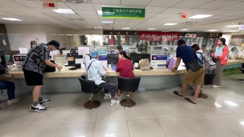 地政士把民眾當猴耍 填錯表格竟要求交互蹲跳