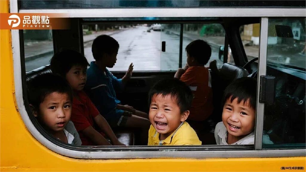 台中娃娃車自撞分隔島！車上6幼童驚嚇哭成一團