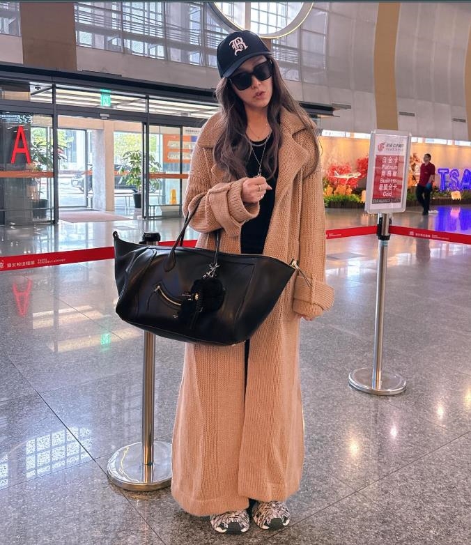 范瑋琪「飛中國被嗆爆」撞臉她！臉蛋輪廓變形「49歲真實狀態」流出