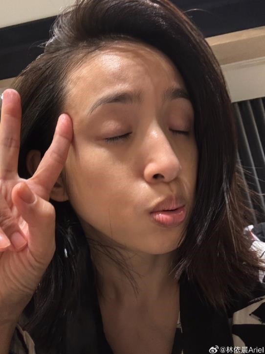 43歲林依晨「被中國找去」畫面流出！私下濾鏡全關「超反差對比」曝光