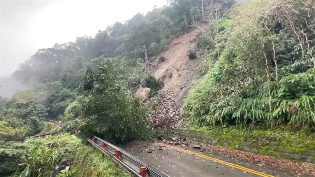 快新聞／遊客注意！太平山邊坡再崩塌「雙向交通中斷」　東琉線恢復營運