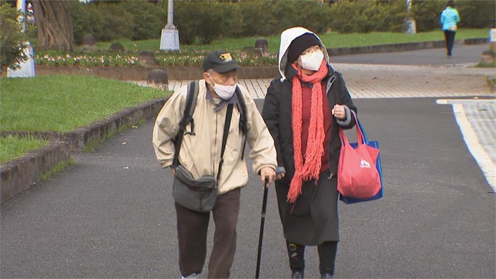 颱風剛走⋯東北季風「急凍」接力！鄭明典曝「7級↑風力」只是冬季日常