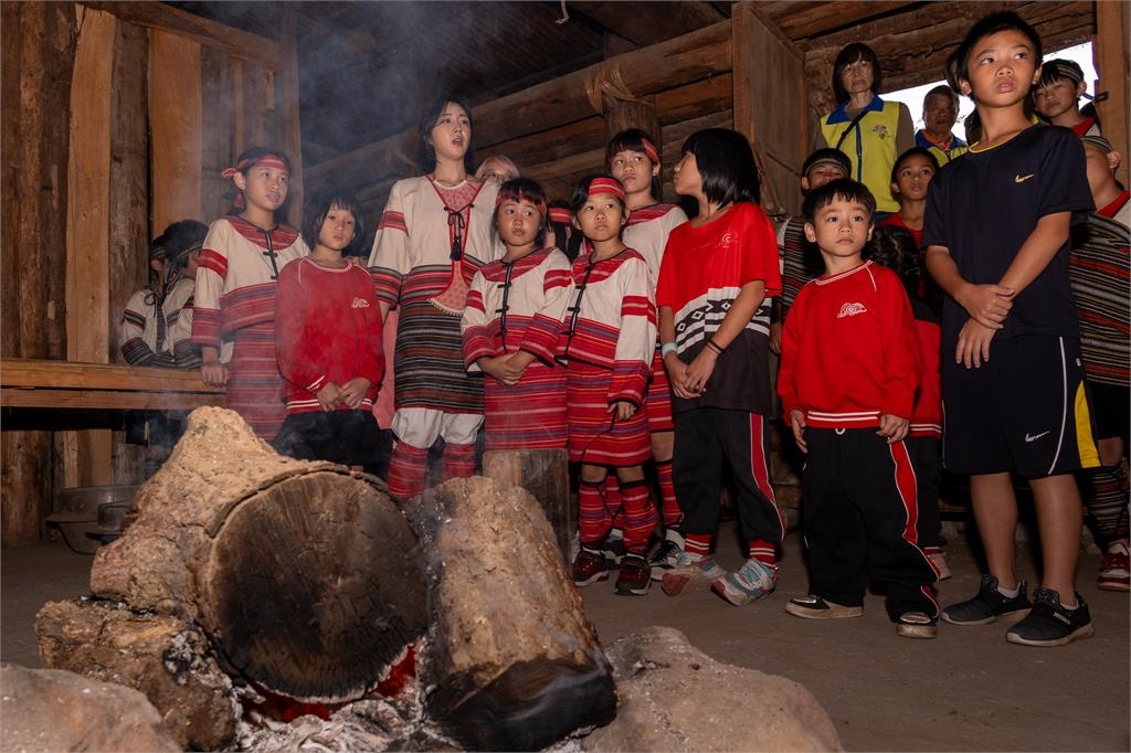 啦啦隊(圖多)/球芽攜手安芝儇走進偏鄉以「舞」會友!網大讚:人美心善仙女下凡