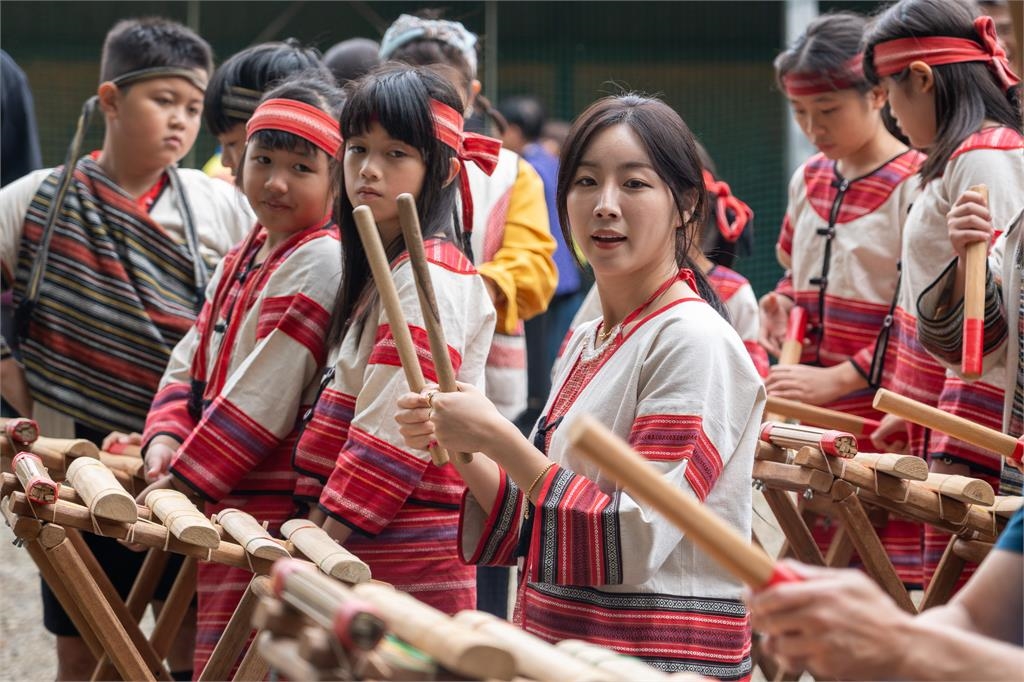 啦啦隊(圖多)/球芽攜手安芝儇走進偏鄉以「舞」會友!網大讚:人美心善仙女下凡