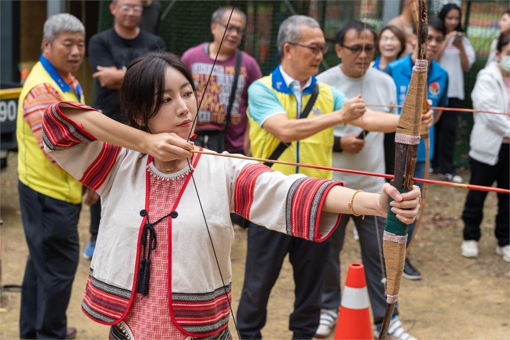 啦啦隊(圖多)/球芽攜手安芝儇走進偏鄉以「舞」會友!網大讚:人美心善仙女下凡