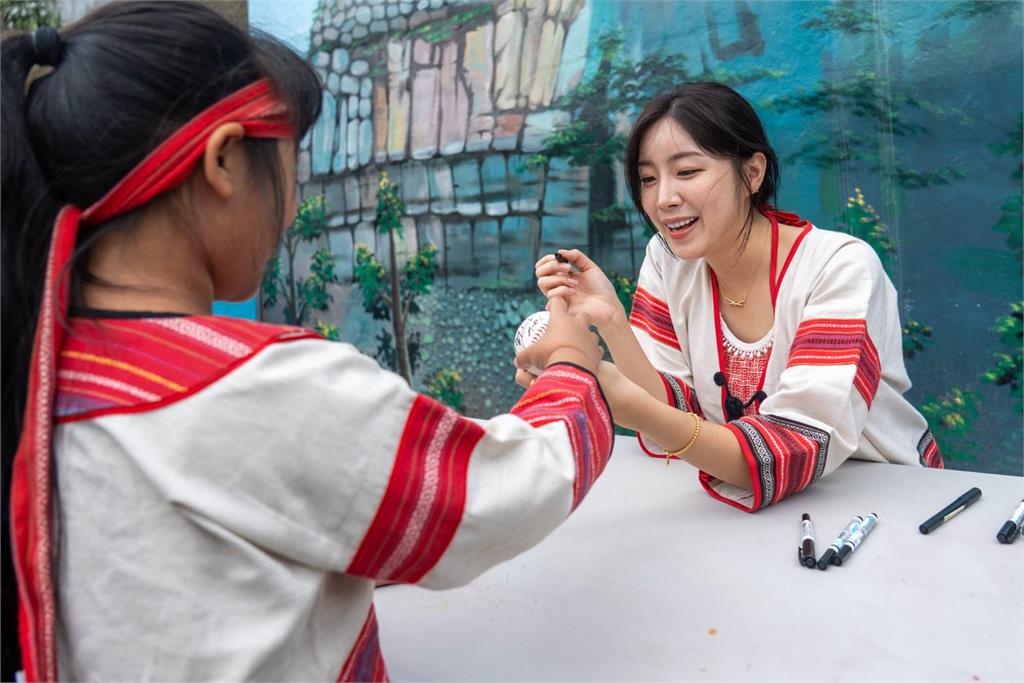 啦啦隊(圖多)/球芽攜手安芝儇走進偏鄉以「舞」會友!網大讚:人美心善仙女下凡