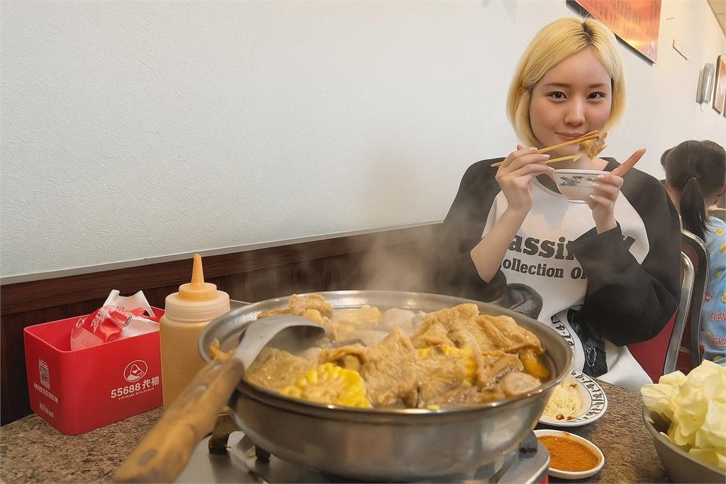 真人版「人造人18號」來台萬人朝聖！韓籍啦啦隊女神11年金髮維持秘辛曝光