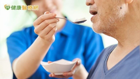 長輩吃得慢、易嗆到小心！延緩退化「這樣顧營養」