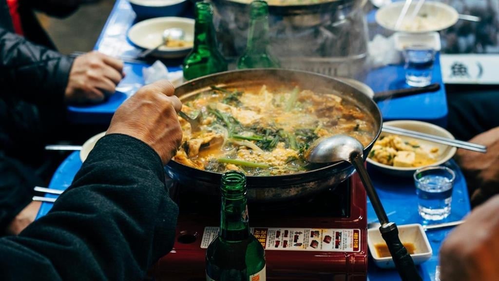 吃鍋3天「膽固醇狂飆260」！醫示警「3地雷＝血管灌油」：這湯是腎臟殺手！