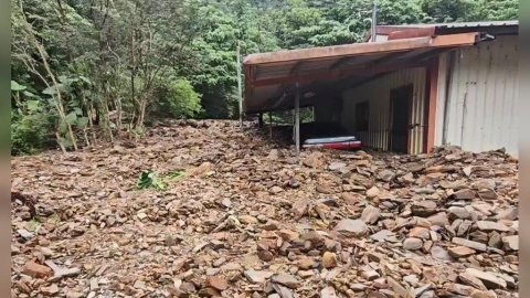 蘇澳民宅、養豬場遭土石掩埋　重機具緊急進駐協助清淤