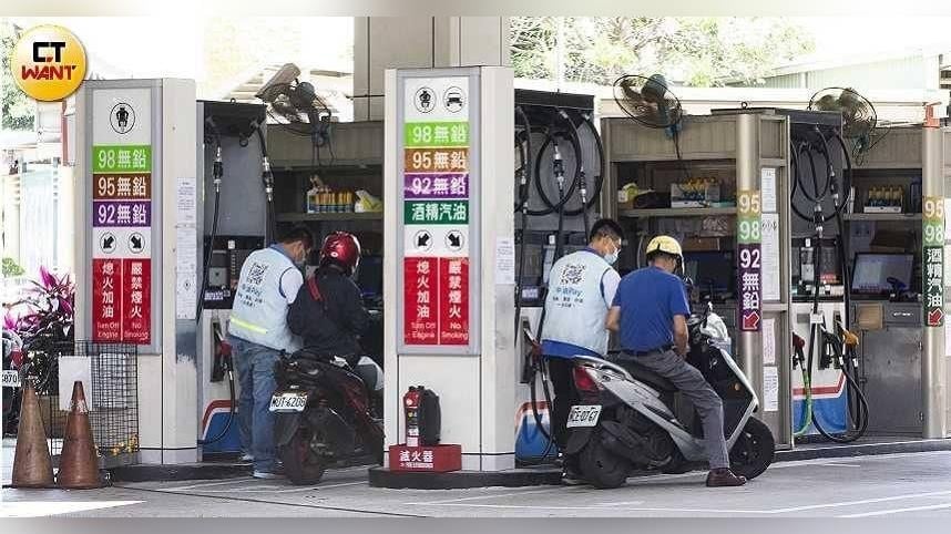 加油「加滿」吸入一級致癌物風險暴增　醫勸：跳停就好