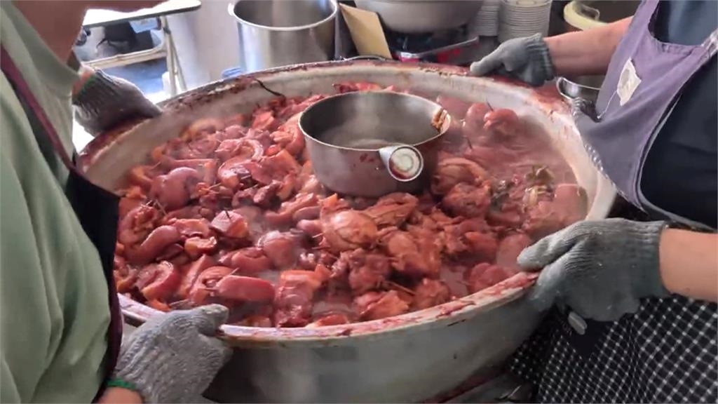 大肥鼠廚房覓食趴趴走　網友目擊嚇壞