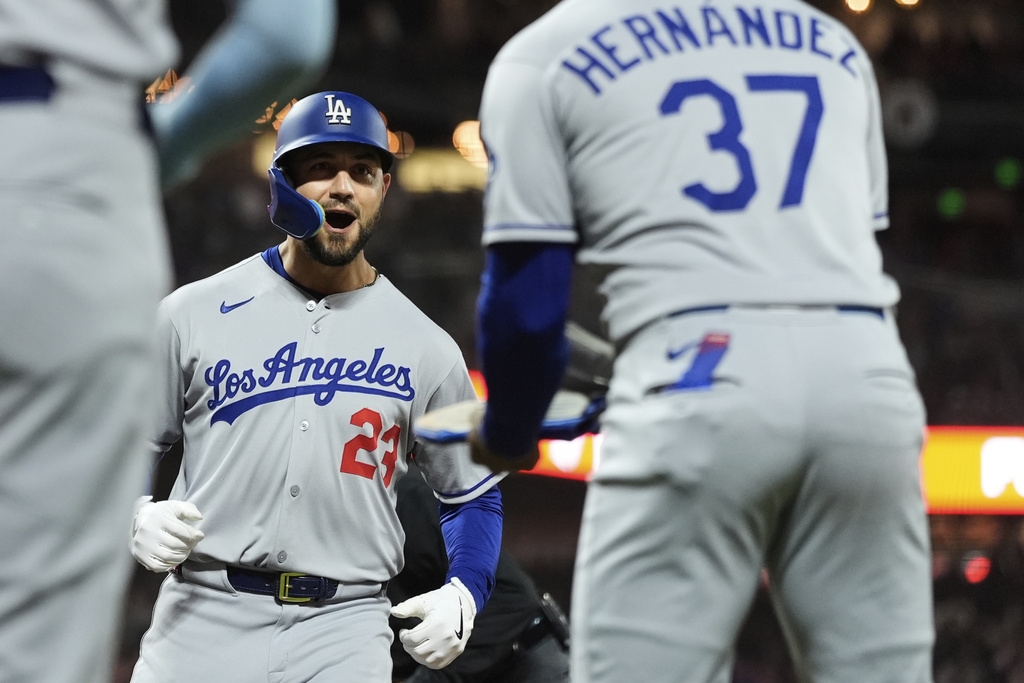 MLB／道奇「175轟重砲外野手」遇低潮球迷喊交易補強　總教練羅伯斯正面回應！