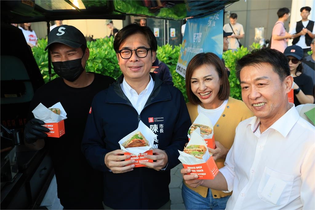 快新聞/賞戲獅甲、品鹹酥雞、逛青年攤車市集 陳其邁邀市民週末出門走走