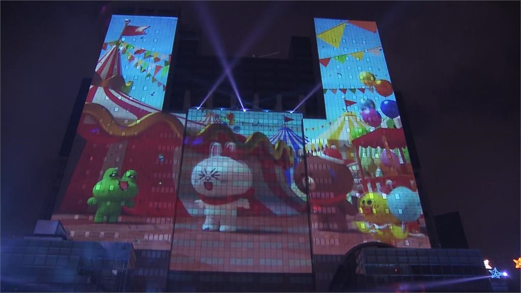 2025新北歡樂耶誕城熱鬧開城　李雅英與「兔兔」驚喜現身