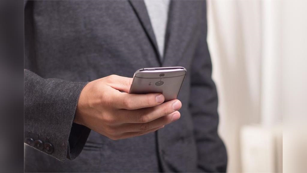 老公 LINE 對話一片空白太可疑　她破解後看見「鹹濕對話」瞬間心死