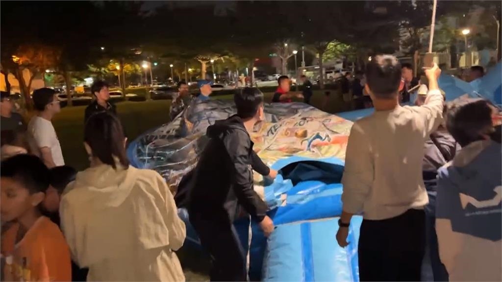 「充氣滑梯」無預警消風! 台中家長指控:燈光昏暗、無人員管制