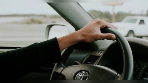 天氣冷發動車子要先「暖車」？　專家揭迷思：這2種車才需額外注意