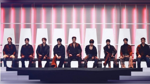 SJ攻蛋遇3萬人燈海　東海唱〈至少還有你〉落淚：是我們前進的光