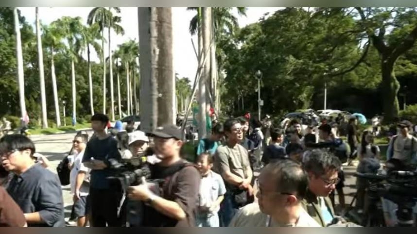 400人白排隊！大氣系預測失準又放鳥「傳明分批發放」　地理系神救援補發300杯飲料