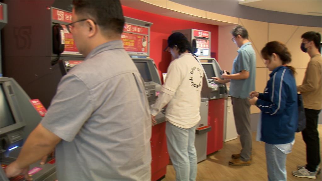 普發一萬ATM領現開跑! 全台2.8萬台提款機同步上路