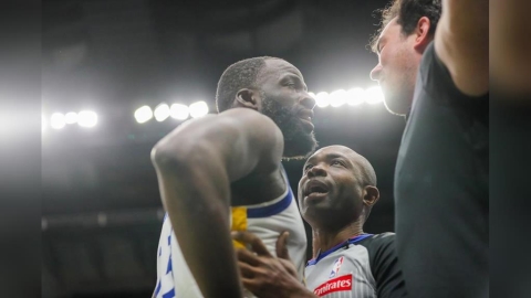 NBA(影)／爆氣怒噴場邊球迷！勇士明星前鋒「嘴綠」還原衝突始末