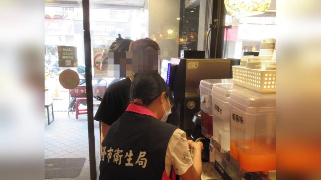 食藥署稽查外送平台　這家「知名平價牛排店」紅茶腸桿菌科超標