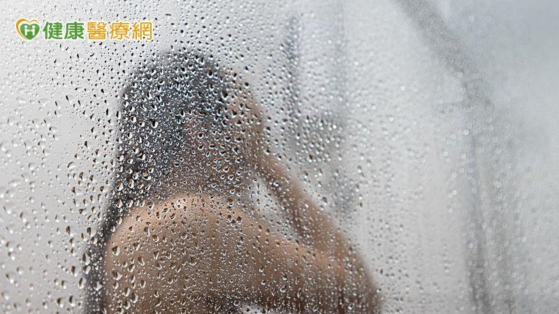 冬天洗澡這樣做最傷皮膚！醫揭「3大地雷」你可能天天都在犯