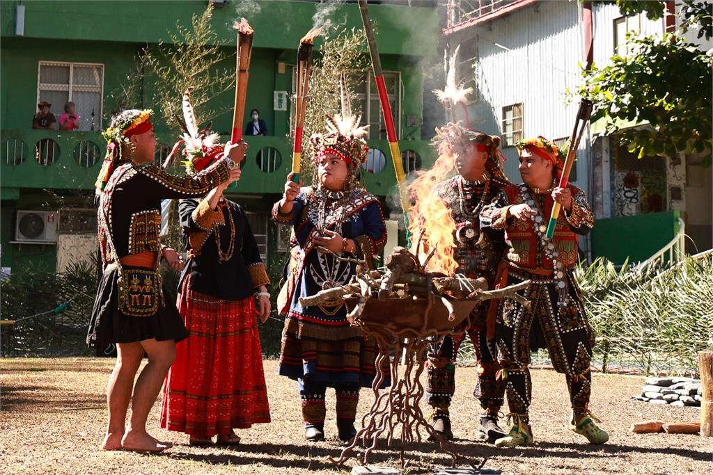「多納黑米季」盛大登場祭典線上看全程直播　青年會領聖火開道族人齊聚慶豐收