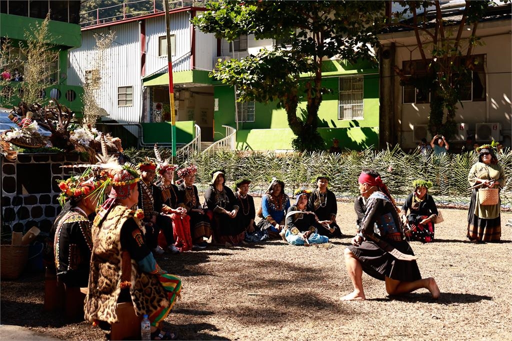 「多納黑米季」盛大登場祭典線上看全程直播　青年會領聖火開道族人齊聚慶豐收