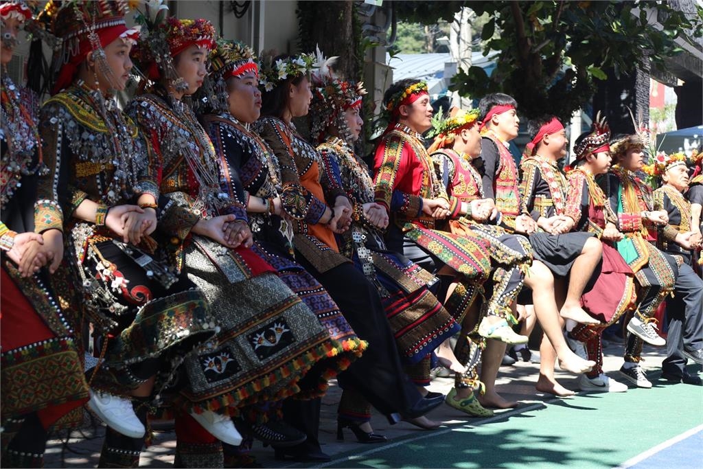「多納黑米季」盛大登場祭典線上看全程直播　青年會領聖火開道族人齊聚慶豐收