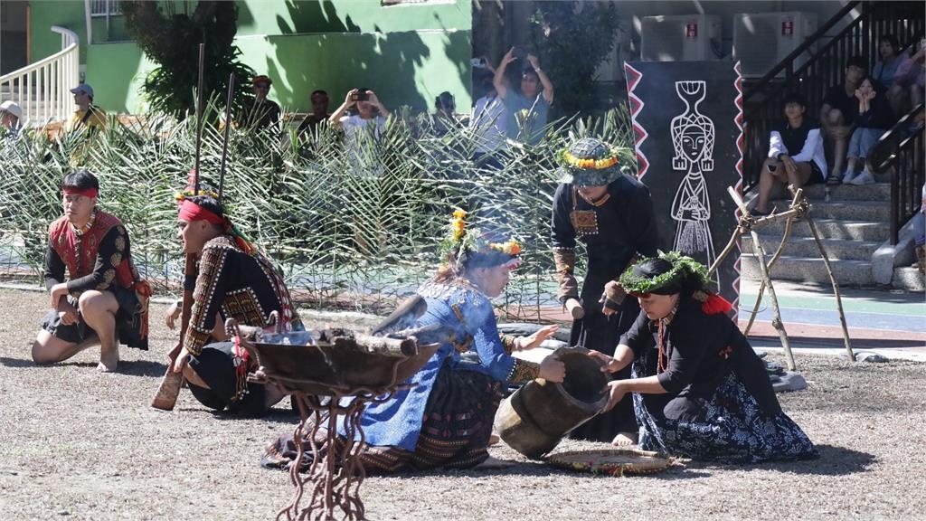 「多納黑米季」盛大登場祭典線上看全程直播　青年會領聖火開道族人齊聚慶豐收