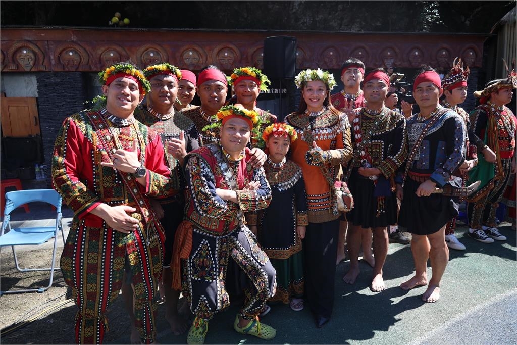 「多納黑米季」盛大登場祭典線上看全程直播　青年會領聖火開道族人齊聚慶豐收