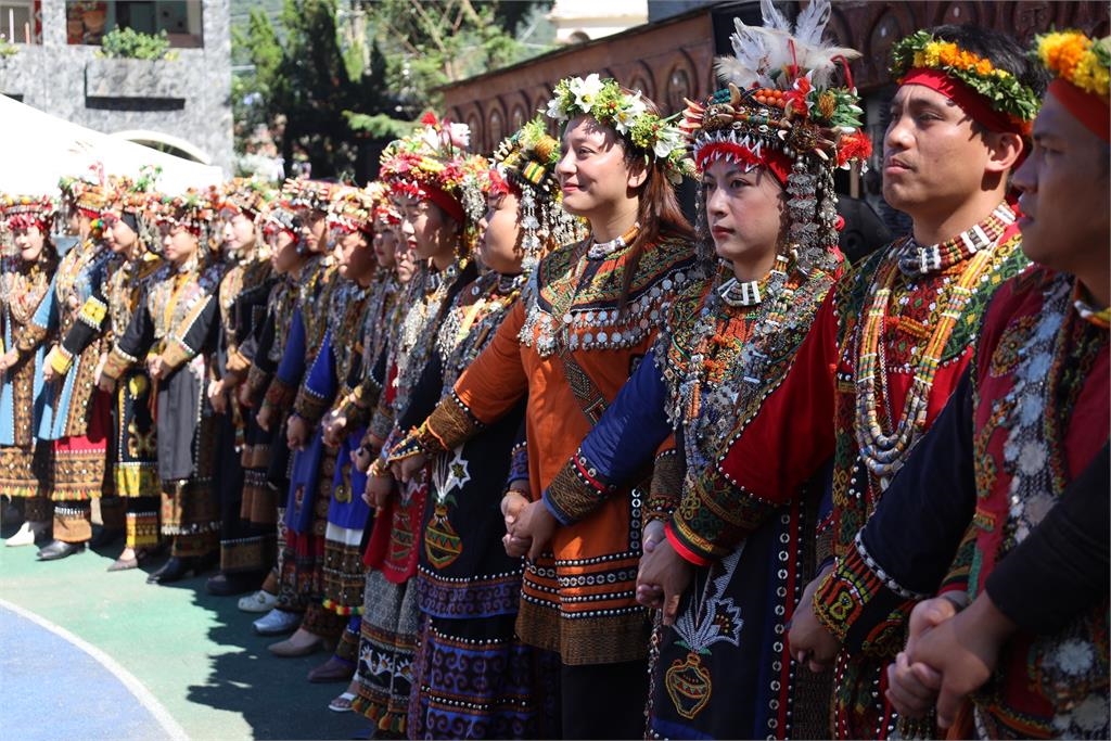 「多納黑米季」盛大登場祭典線上看全程直播　青年會領聖火開道族人齊聚慶豐收