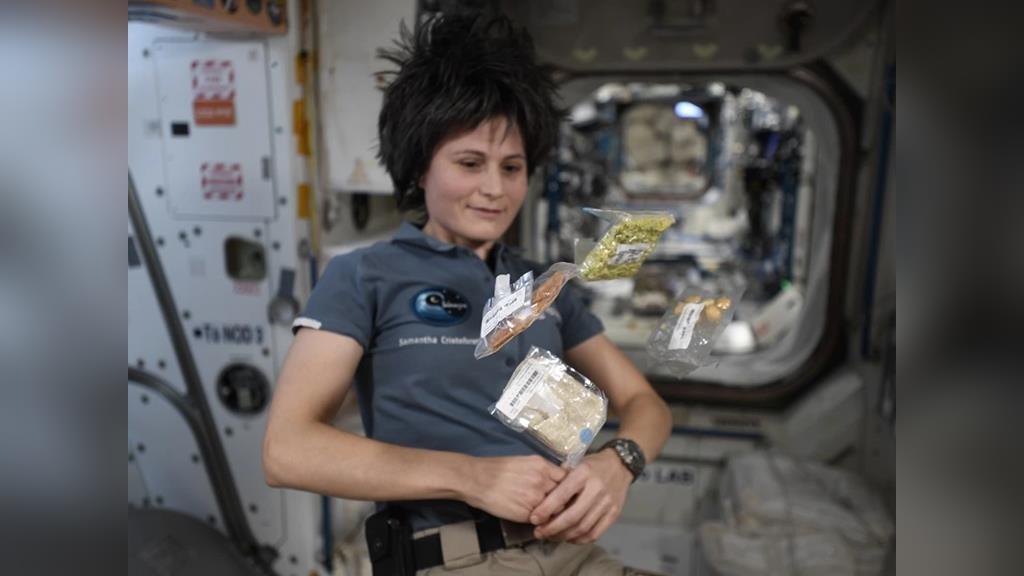 微重力的餐桌挑戰！太空餐如何克服味覺退化、抗輻射並撐過5年保存期？