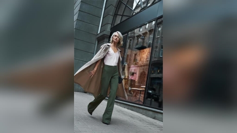 7招彩色寬褲穿搭公式 90年代復古潮流強勢回歸