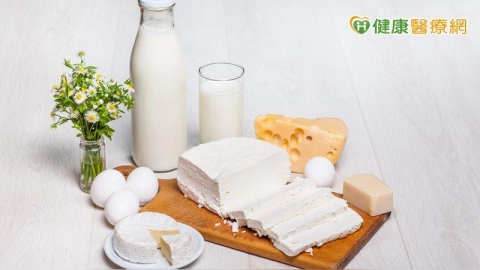 不是含鈣量高就猛吃！防骨鬆也有飲食迷思　營養師列一日菜單均衡補鈣