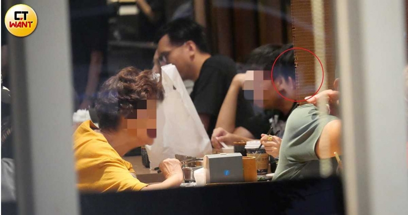 吳可熙原來是跟媽媽來場晚餐約會。(圖/本刊攝影組)