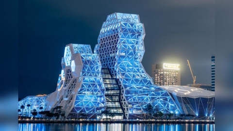 好美！為TWICE應援「歡迎子瑜回家開唱」　高雄7大地標今晚點燈