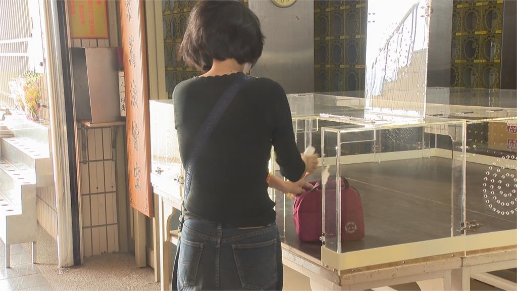 鄰近柴山！　元亨寺塔位區裝防護　猴子轉戰神主區「搶祭品」