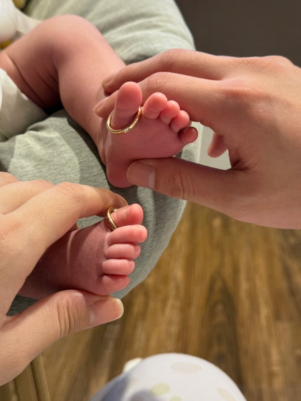 劉品言愛女出生了！ 與連晨翔一起報喜訊 曬可愛Baby照：衝著漂亮來的吧