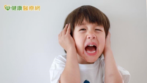 中耳炎就愛找上小孩？常見症狀一次了解　拖延恐影響聽力和語言發展！