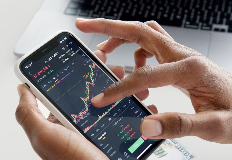 她持9個股「血虧11萬」對帳單慘綠急求救！網苦勸買「這1檔ETF」：認賠收工吧