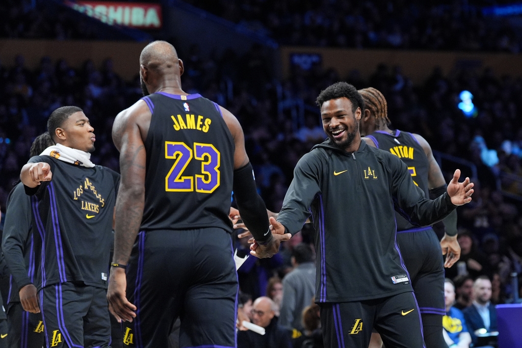 NBA(影)／大哥終於回歸湖人全員到齊奪勝！賽後詹皇這麼說