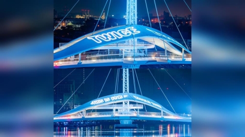 全城迎接TWICE！7大地標「點藍燈」美翻　網狂喊羨慕：想入住高雄