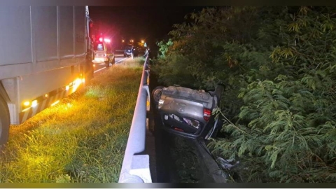 台11線凌晨驚魂！小客車離奇翻覆　駕駛「神隱消失」警消找不到人