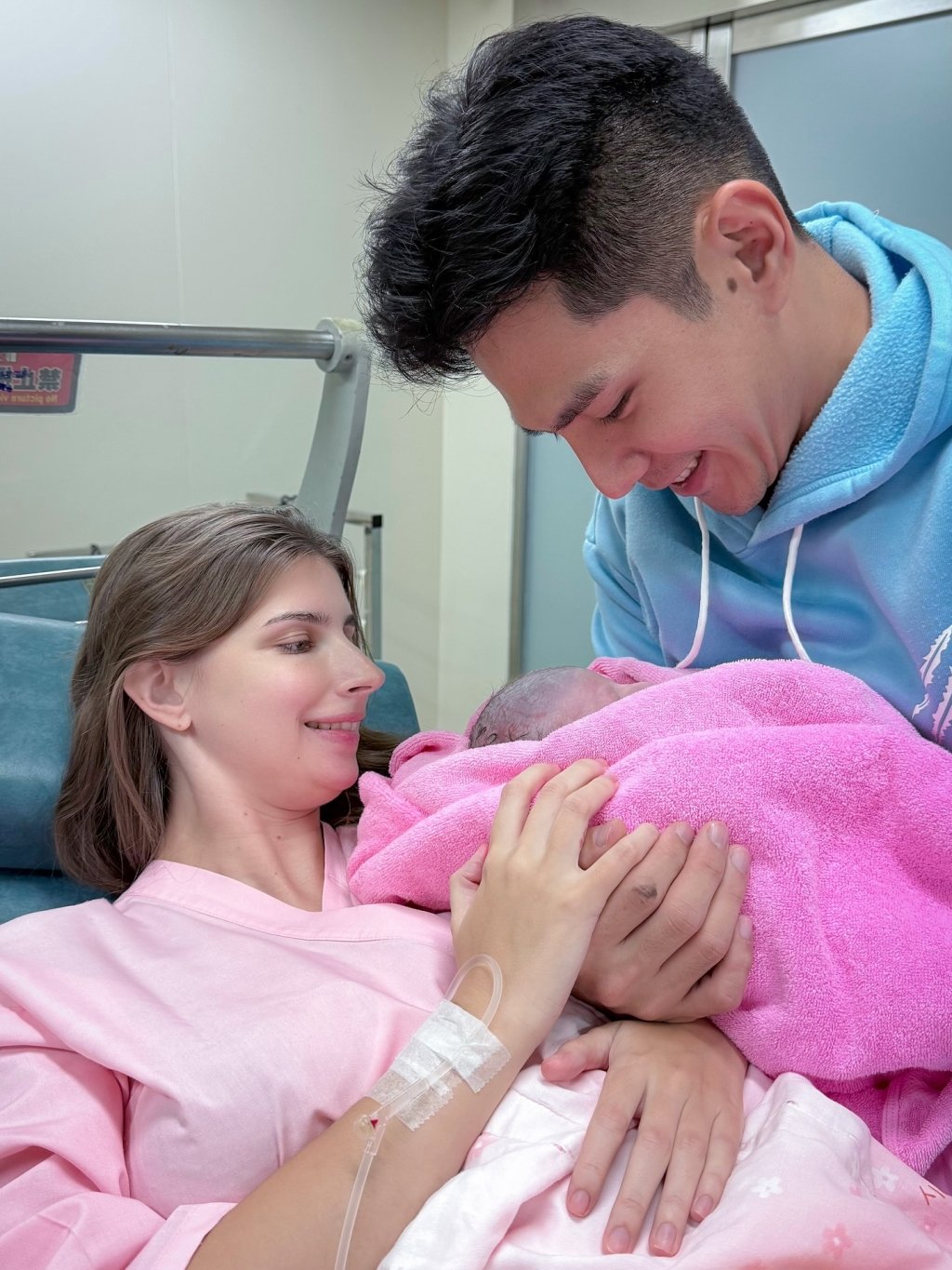 祖雄、佳娜《姊妹亮起來》揭跨國育兒觀！迎接二寶小男孩期待「坐月子」