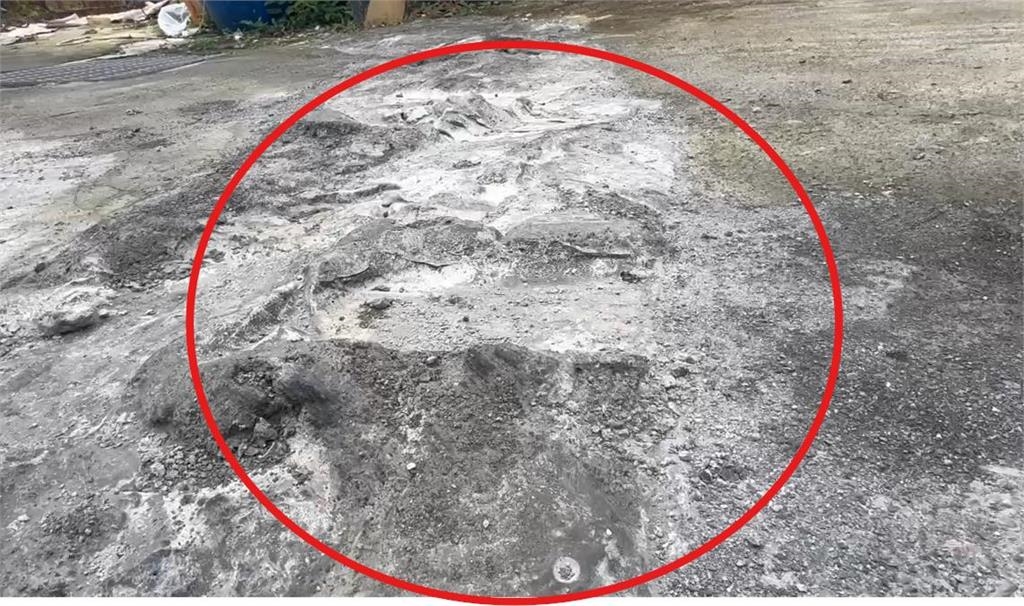 雙方停車問題釀風波! 「住戶持開山刀恐嚇」鄰居全程錄下