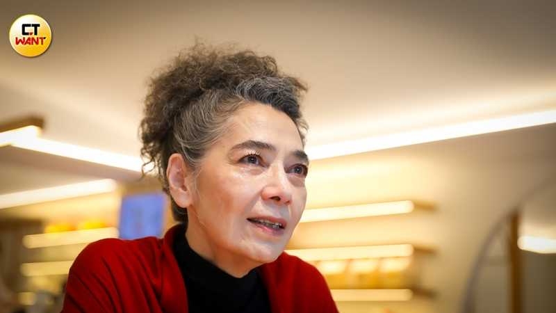 談到媽媽對自己的愧疚,賴佩霞忍不住落淚。(圖/侯世駿攝)