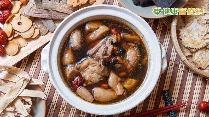 體力差手腳冰冷被稱「現代林黛玉」中醫：藥膳調理體質助身子暖